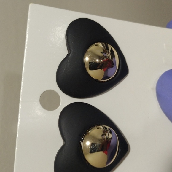 Women's Polished Silver tone Circle on Black Heart Shape Stud Earrings, 1-inch - Picture 3 of 5